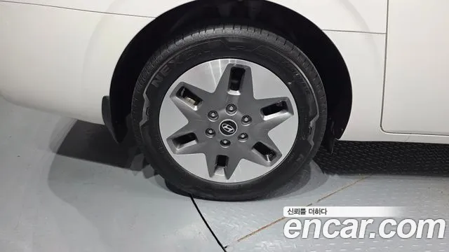 Hyundai Staria 2024 thumb 4