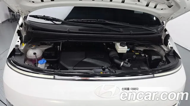 Hyundai Staria 2024 thumb 5