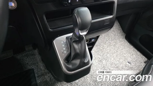 Hyundai Staria 2024 thumb 8