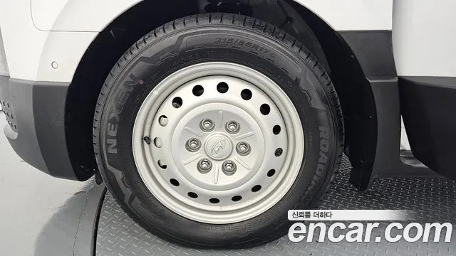 Hyundai Staria 2024 thumb 5