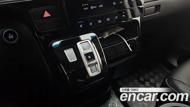 Hyundai Staria 2024 thumb 9