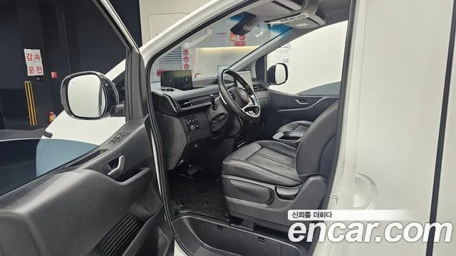 Hyundai Staria 2024 thumb 10