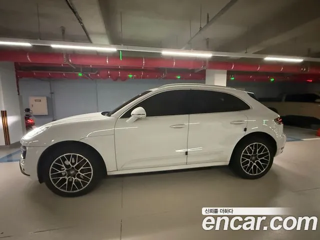Porsche Macan 2016 thumb 3