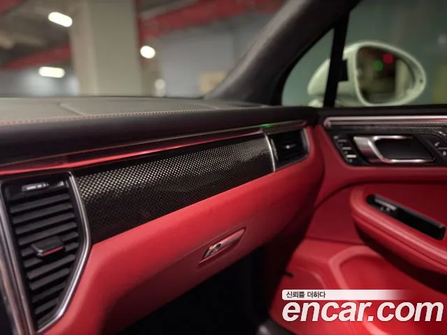 Porsche Macan 2016 thumb 11