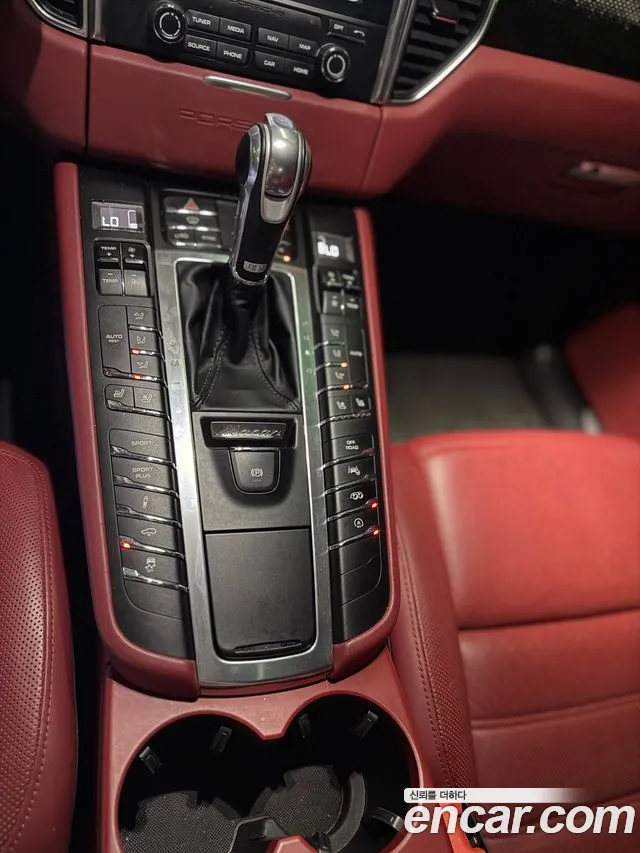 Porsche Macan 2016 thumb 12