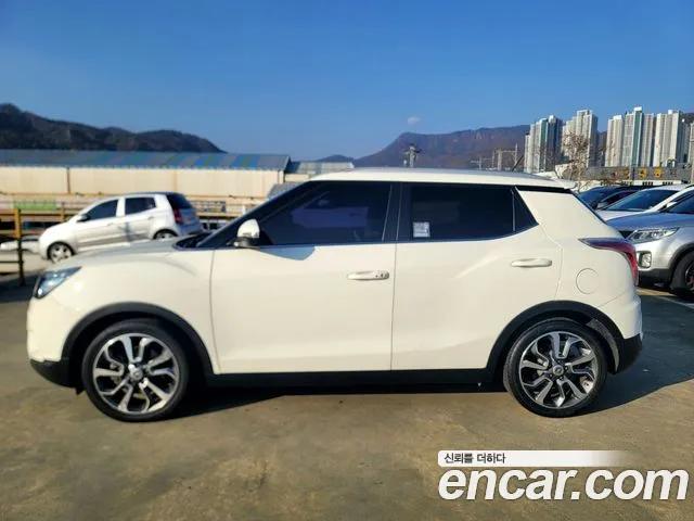 KG_Mobility_Ssangyong TIBOLI 2015 thumb 3