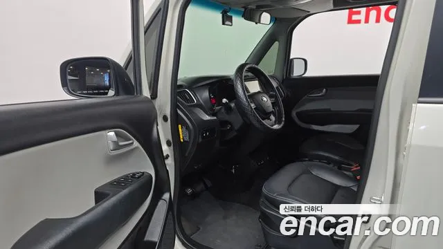 Kia Ray 2015 thumb 10