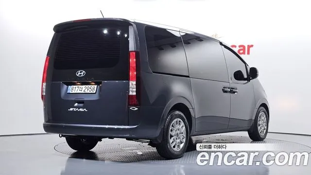 Hyundai Staria 2024 thumb 2