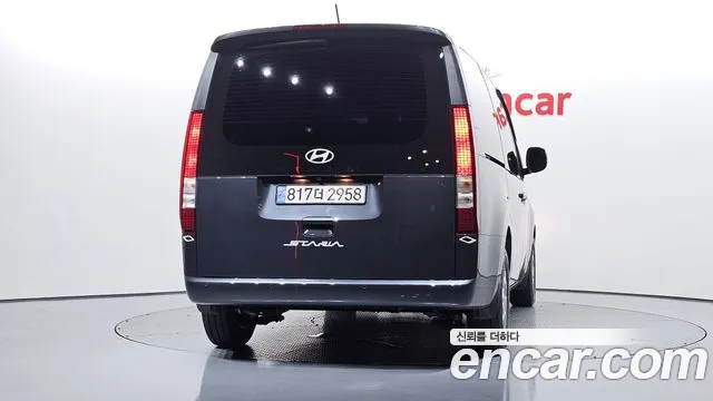 Hyundai Staria 2024 thumb 4