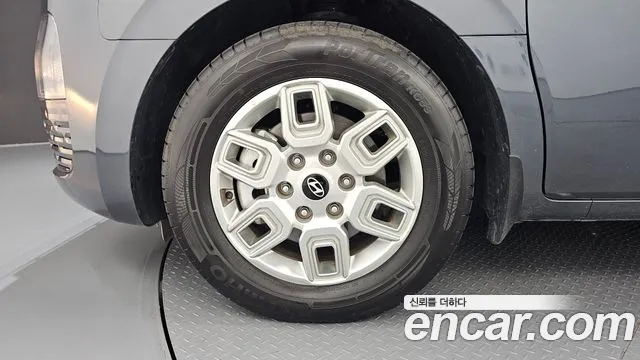Hyundai Staria 2024 thumb 5