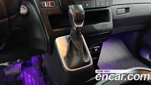 Hyundai Staria 2024 thumb 9