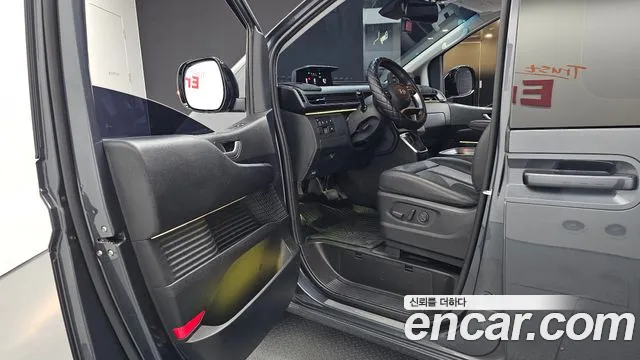 Hyundai Staria 2024 thumb 10