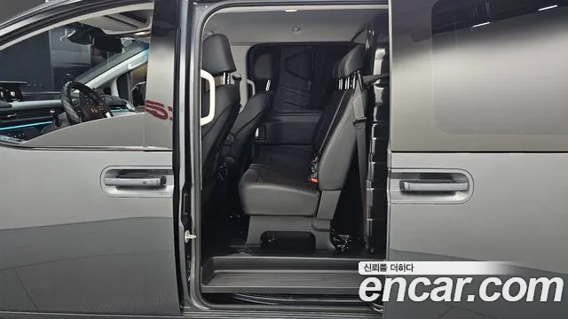 Hyundai Staria 2024 thumb 12