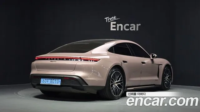 Porsche Taycan 2023 thumb 2