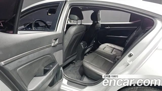 Hyundai Avante 2018 thumb 12