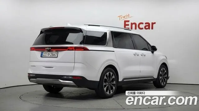 Kia Carnival 2023 thumb 2
