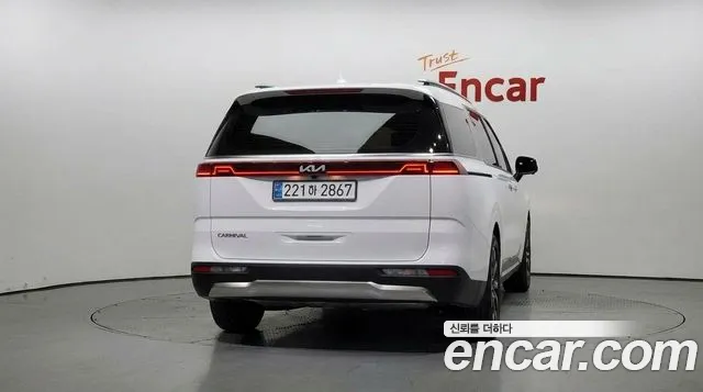 Kia Carnival 2023 thumb 4