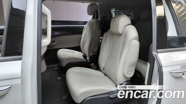 Kia Carnival 2023 thumb 12