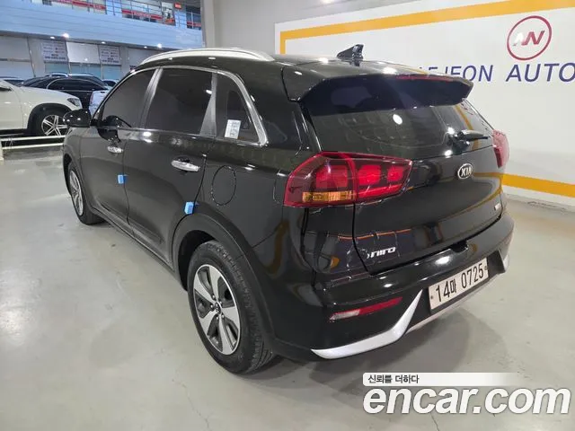 Kia Niro 2016 thumb 2