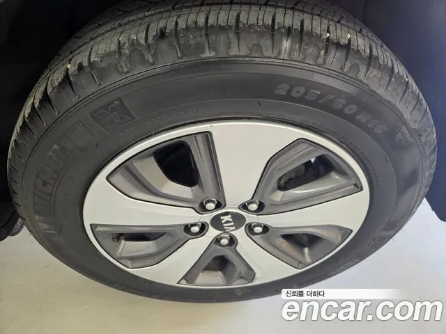 Kia Niro 2016 thumb 5