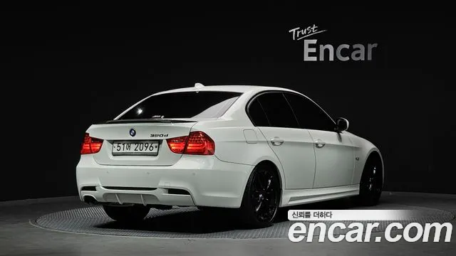 BMW 3-Series 2011 thumb 2