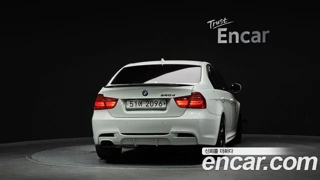 BMW 3-Series 2011 thumb 4
