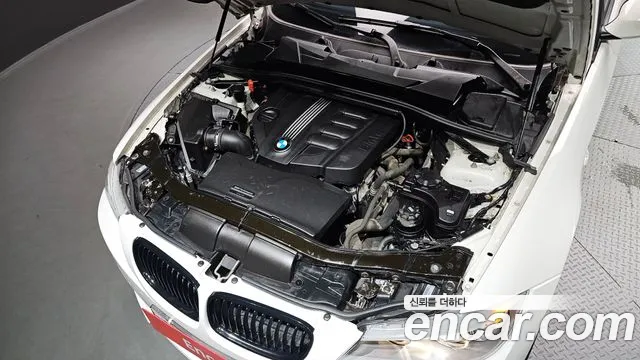 BMW 3-Series 2011 thumb 6