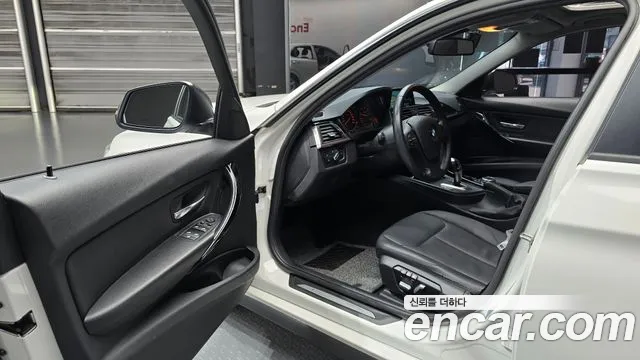 BMW 3-Series 2015 thumb 10