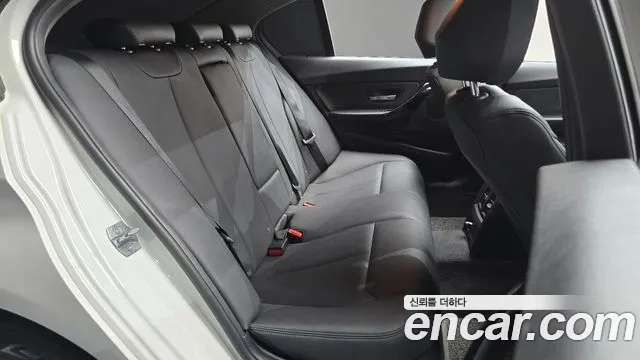 BMW 3-Series 2015 thumb 11