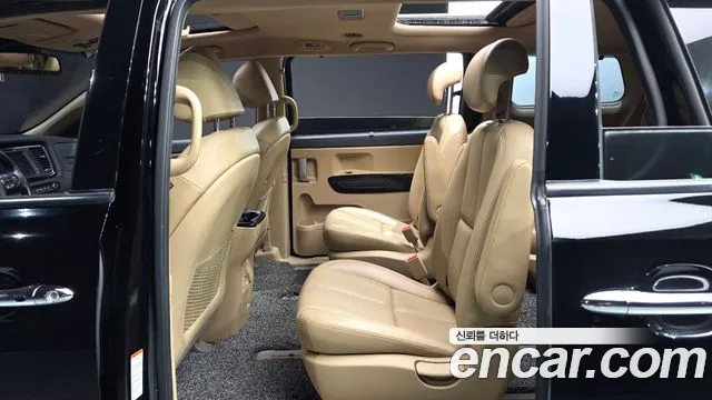 Kia Carnival 2017 thumb 12
