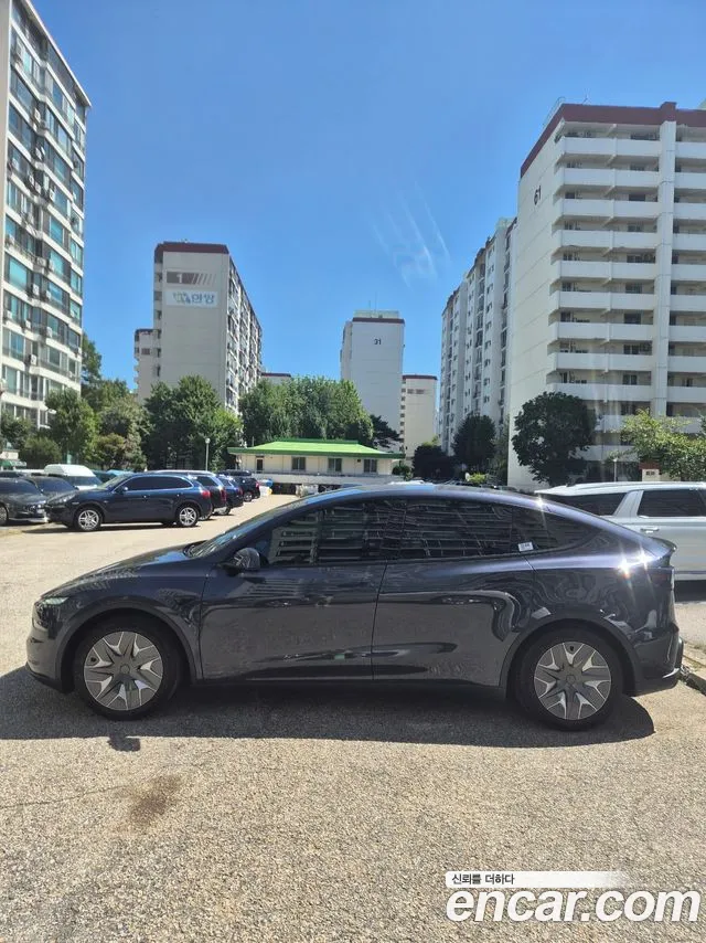 Tesla Model Y 2026 thumb 3