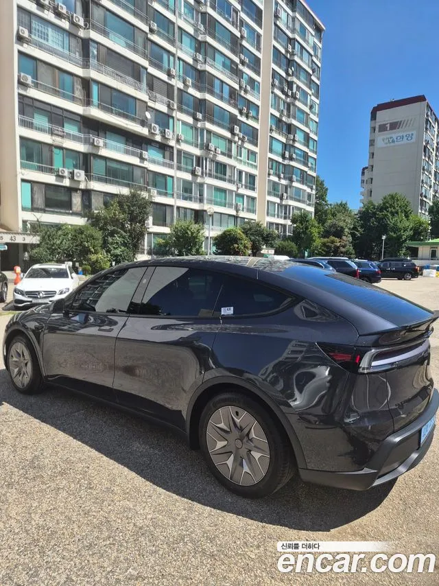 Tesla Model Y 2026 thumb 4