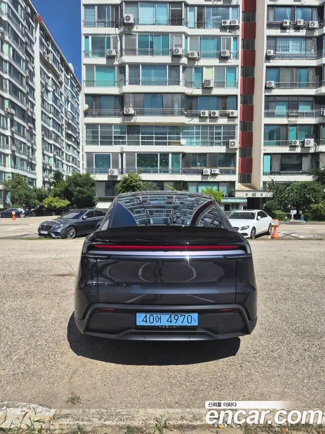 Tesla Model Y 2026 thumb 5