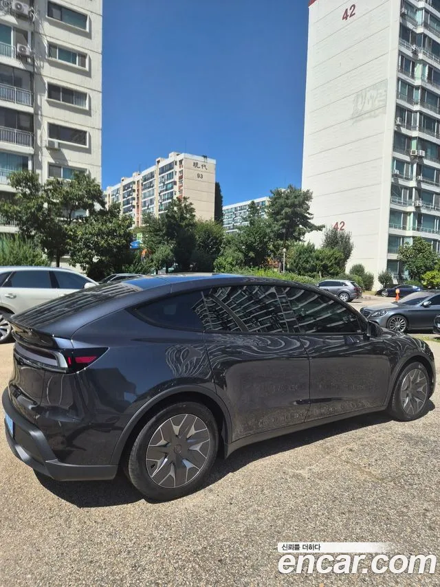 Tesla Model Y 2026 thumb 6