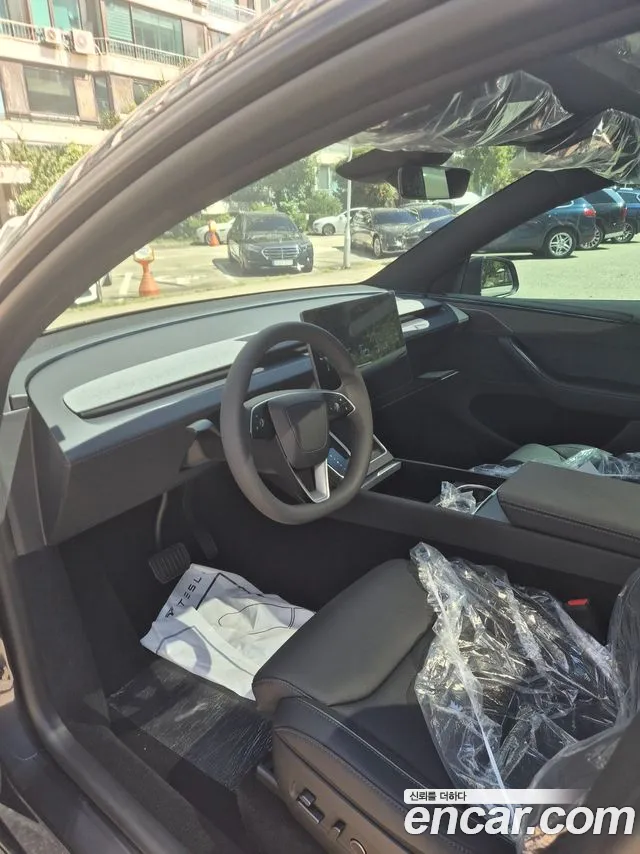 Tesla Model Y 2026 thumb 7