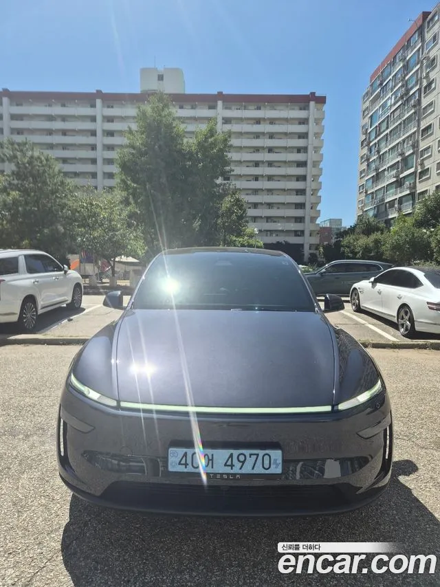 Tesla Model Y 2026 thumb 12