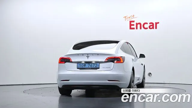 Tesla Model 3 2020 thumb 4