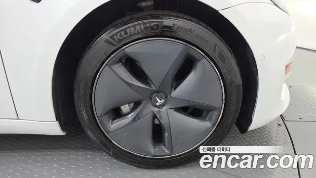 Tesla Model 3 2020 thumb 5