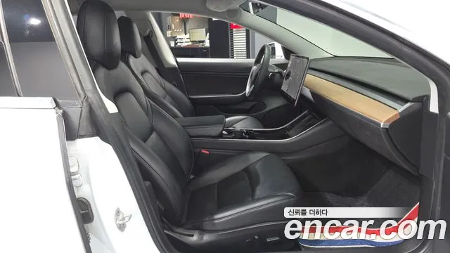 Tesla Model 3 2020 thumb 11