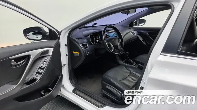 Hyundai Avante 2015 thumb 10