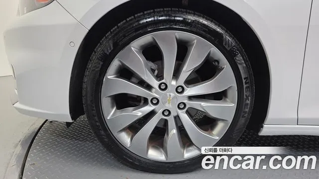 ChevroletGMDaewoo Malibu 2017 thumb 5