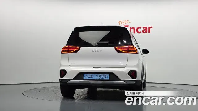 Kia Niro 2022 thumb 4