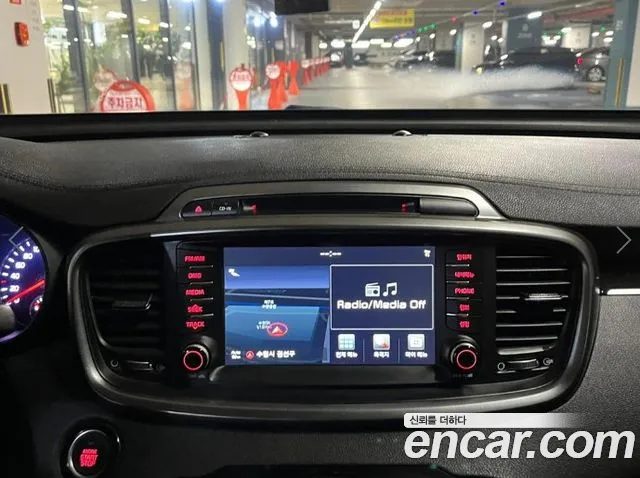 Kia Sorento 2016 thumb 10