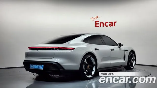 Porsche Taycan 2022 thumb 2