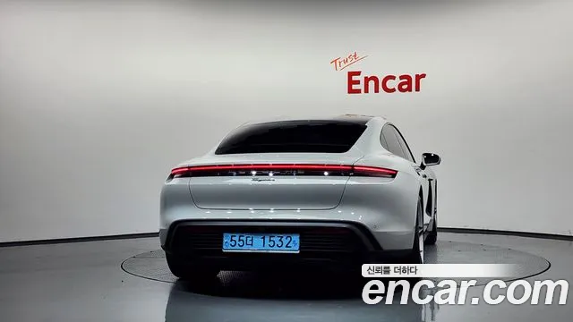 Porsche Taycan 2022 thumb 4
