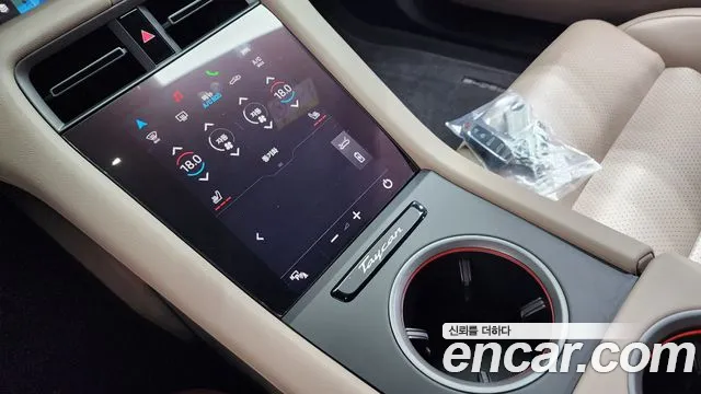 Porsche Taycan 2022 thumb 9