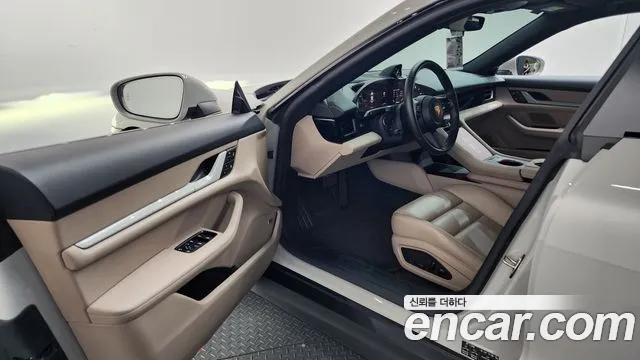 Porsche Taycan 2022 thumb 10