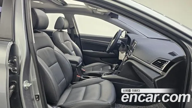 Hyundai Avante 2017 thumb 10