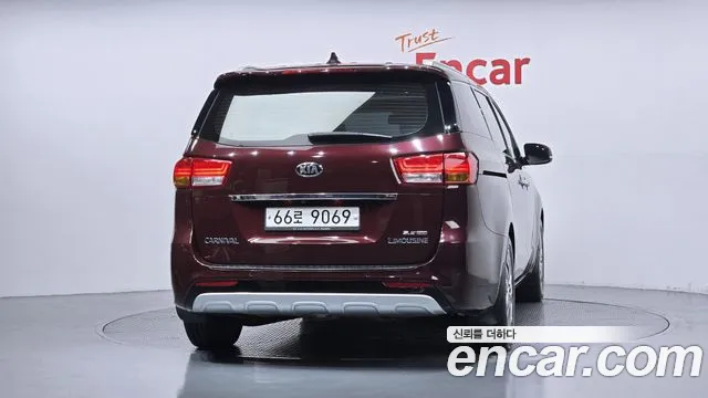 Kia Carnival 2015 thumb 4