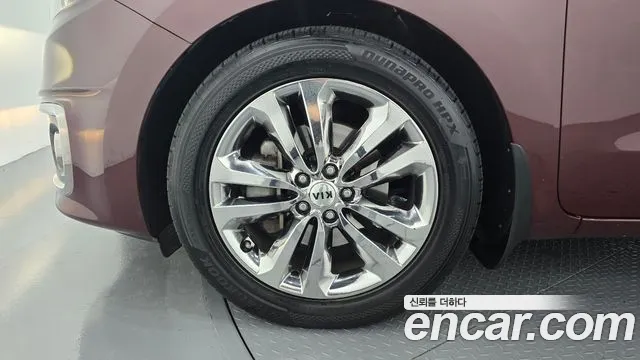 Kia Carnival 2015 thumb 5